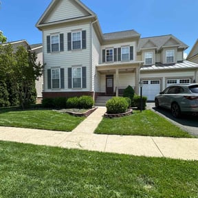 landscape maintenance by Right Time Llc reviewed on August 19, 2025