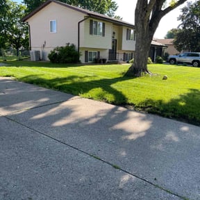 lawn care services by McGregor's landscaping reviewed on August 17, 2025
