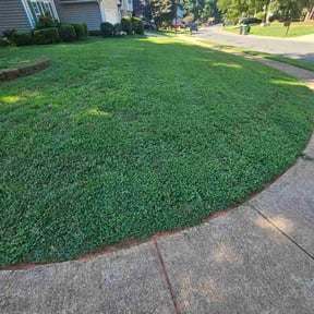 landscape maintenance by J&R Lawncare reviewed on August 21, 2025