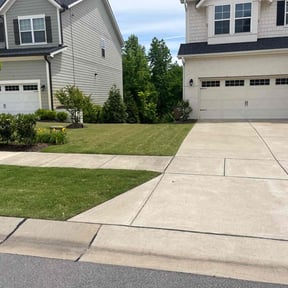 yard maintenance by Drews Country Lawn Care reviewed on August 21, 2025