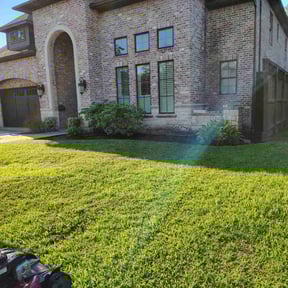 turf maintenance by ECO Cuts NW reviewed on August 15, 2025