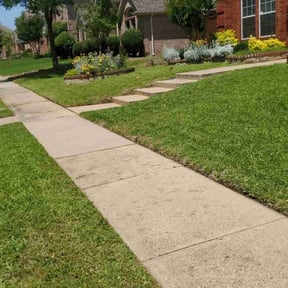 lawn service by Eddie’s lawn maintenance reviewed on August 20, 2025