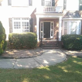 Bush Trimming by Divine Lawn Care reviewed on October 23, 2025