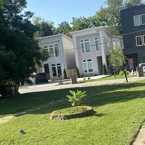 lawn service by MONROEVIA SMALL ENGINEERING &amp; Landscapes reviewed on May 1, 2024