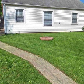 landscape maintenance by Santos Lawn Service reviewed on August 18, 2025