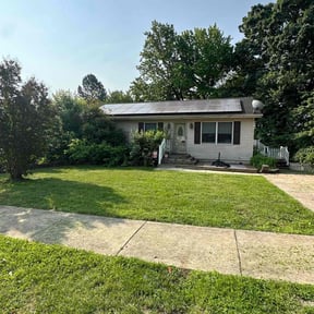 yard maintenance by Perez Landscaping reviewed on August 21, 2025