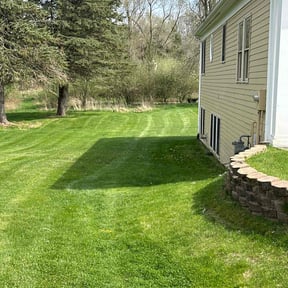 lawn service by Landscapers reviewed on August 13, 2024