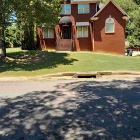 lawn care services by Reyes landscaping reviewed on May 8, 2024