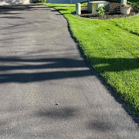 yard maintenance by Guzarc Lawn Services LLC reviewed on December 9, 2025