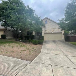 Bush Trimming by MartÃnez landscaping reviewed on August 20, 2025