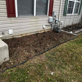 Flower Bed Weeding by Lawn Salon Property Management LLC reviewed on November 26, 2025