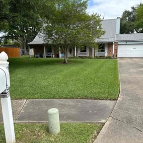 landscaping by Cajun-Country Lawn Service reviewed on August 21, 2025