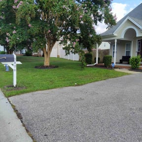 yard service by 4 Family Lawn Care reviewed on August 19, 2025