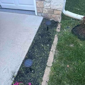 Flower Bed Weeding by Fine Edge lawn care reviewed on April 17, 2026