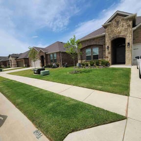 lawn maintenance by Nature's Edge Lawncare reviewed on May 16, 2025
