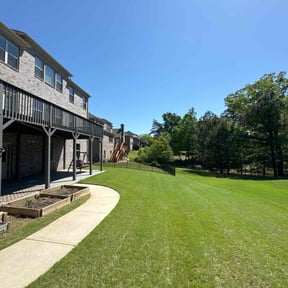 grass maintenance by Universal services rcr LLC reviewed on March 15, 2022