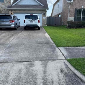 yard care by Kingsmen Lawn Service reviewed on August 18, 2025