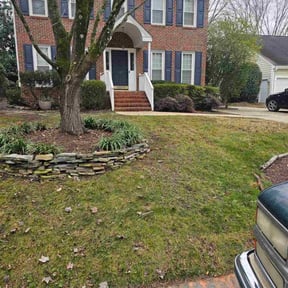 Leaf Removal by Finns landscaping reviewed on December 18, 2025