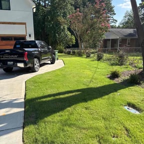 yard maintenance by Ausmus Gardencare reviewed on December 17, 2025