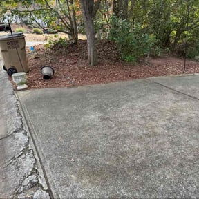 Leaf Removal by J.C. Lawn Service reviewed on November 19, 2025