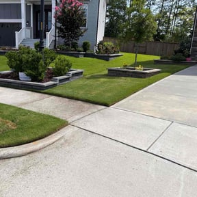 lawn service by Lafitte Lawn Service reviewed on August 21, 2025