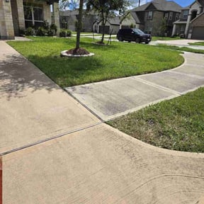 landscaping by Coates Cutz Complete Lawn Care reviewed on August 17, 2025