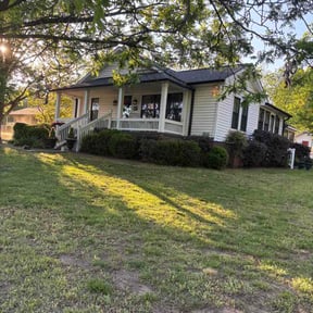 Bush Trimming by EcoMow Lawncare reviewed on April 28, 2026