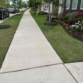 yard maintenance by Weaver Lawn Care reviewed on August 21, 2025