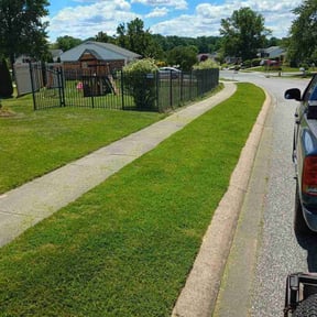 yard maintenance by DmW Lawn care reviewed on December 2, 2025