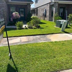 yard work by Valencia Landscaping reviewed on August 17, 2025