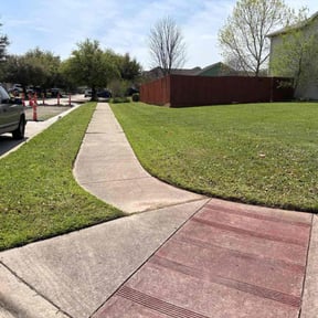 residential landscaping by Earth Cutz Lawn Services reviewed on August 17, 2025