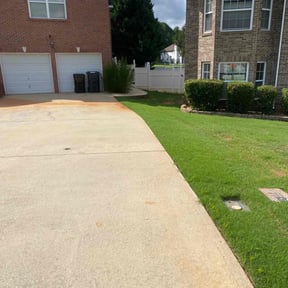 turf maintenance by Medina lawns service reviewed on August 29, 2023