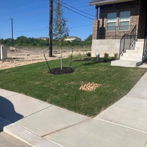 yard maintenance by EOW 618 lawn care reviewed on October 9, 2023