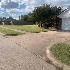 residential landscaping by BluGrass Groomers Lawn Care reviewed on August 18, 2025