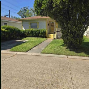 gardening service by Dr. Lawn Lawns and Landscaping LLC reviewed on August 21, 2025