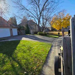 Leaf Removal by Lot Legends LLC reviewed on October 20, 2025