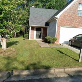 yard care by Pro Cut Lawns LLC reviewed on August 18, 2025