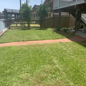 lawn care services by A-Z Land Care reviewed on April 3, 2024