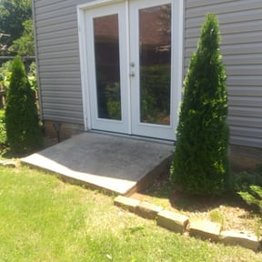 Bush Trimming by Rocky's Lawn Care reviewed on August 19, 2025