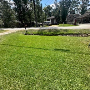 residential landscaping by Martin Lawn Care LLC reviewed on October 12, 2023