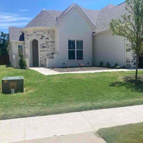 Flower Bed Weeding by Mow-Town Hustler Lawn Service reviewed on August 15, 2025