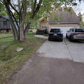 Leaf Removal by 4 Js Lawncare reviewed on November 9, 2025