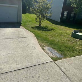 lawn service by Lawns Murcia Landscaping reviewed on April 16, 2024