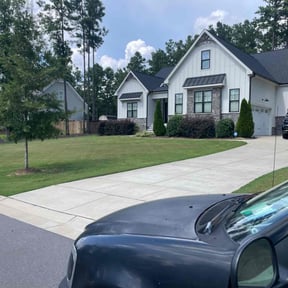 grass cutting by Collins Professional Landscape reviewed on August 20, 2025