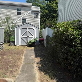 Bush Trimming by Estephanie's Lawn Services reviewed on August 17, 2025