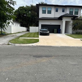 lawn maintenance by Emergency Lawn Care reviewed on August 19, 2025