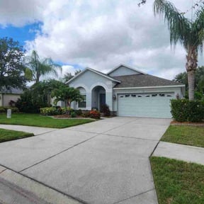 gardening service by Flores Landscaping reviewed on November 21, 2025