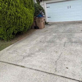 turf maintenance by Rizq Lawncare LLC reviewed on November 23, 2023