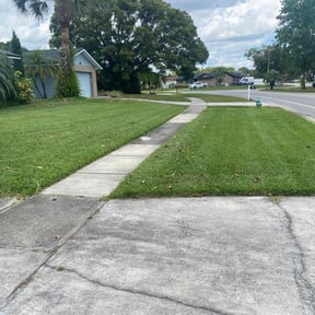 lawn service by Diego Mojica Lawn Care reviewed on October 2, 2023