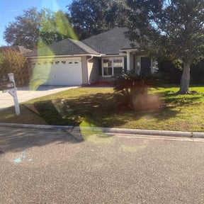 Bush Trimming by Dad&#039;s lawn care reviewed on April 29, 2025